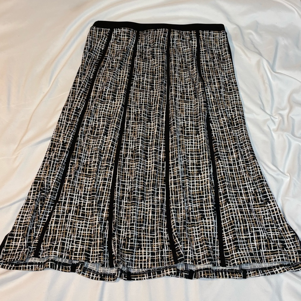 NYC Black and White A-Line Skirt - Picture 2 of 3